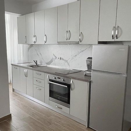 Central City Apartment Тирана Екстер'єр фото