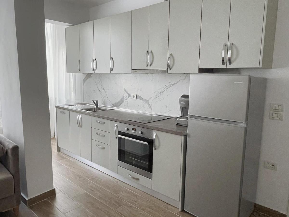 Central City Apartment Тирана Екстер'єр фото