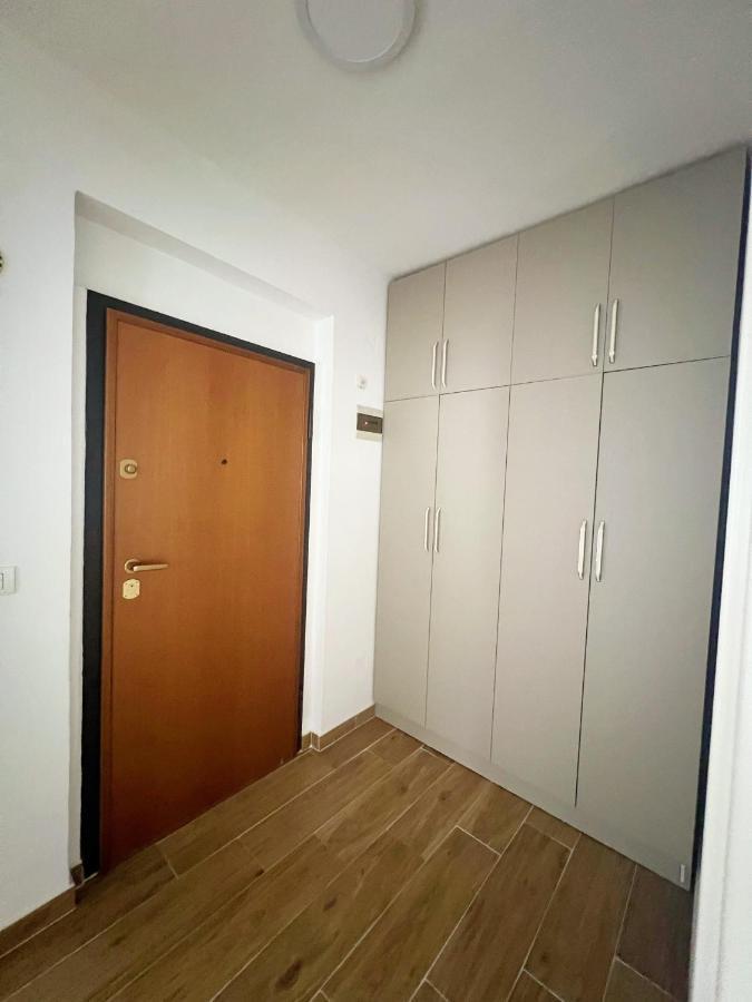 Central City Apartment Тирана Екстер'єр фото