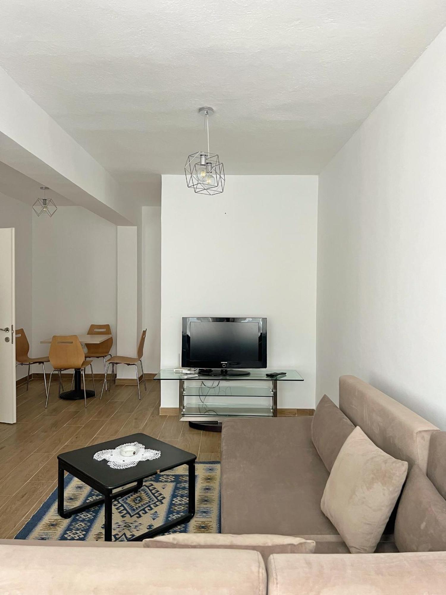 Central City Apartment Тирана Екстер'єр фото